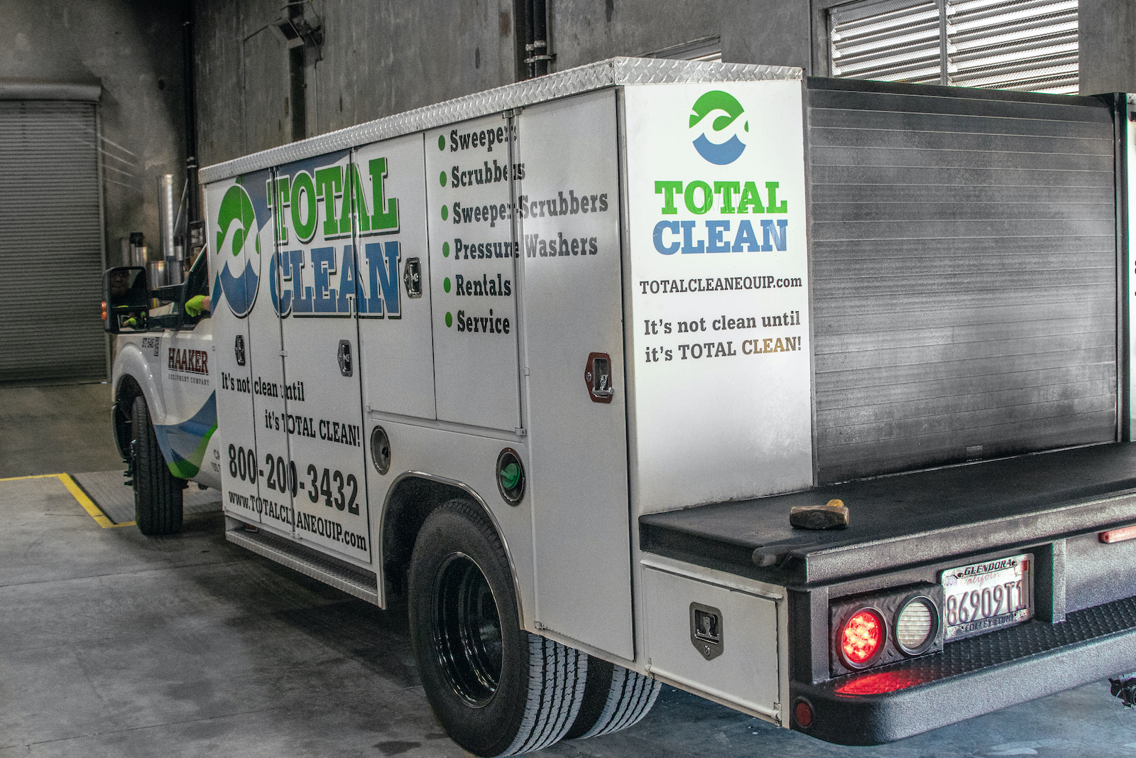 Cleaning equipment service in Los Angeles